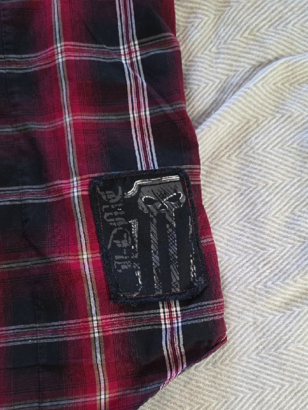 Harley-Davidson Red & Black Plaid Short-Sleeve Button-Down Shirt - Picture 5 of 7